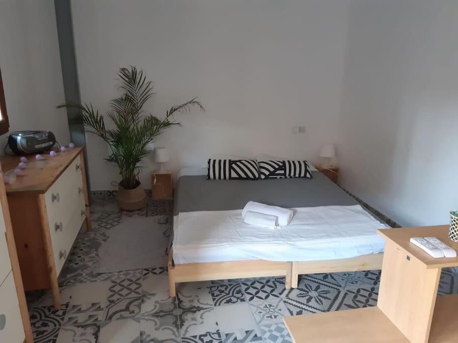 Ruzafa Terrace Oasis: Cozy A/C Apartment with Garden Access Valencia Exterior photo